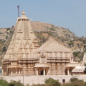 Pallaviya Motu Derasar Jain Temple, Palanpur